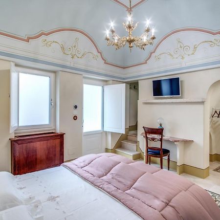 Palazzo Stunis - Dimora Di Charme Bed & Breakfast Ostuni Exterior foto