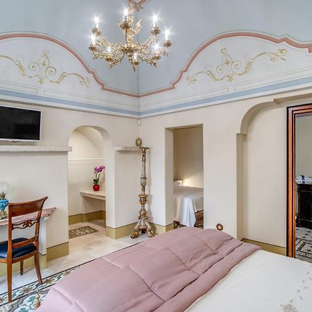 Palazzo Stunis - Dimora Di Charme Bed & Breakfast Ostuni Exterior foto