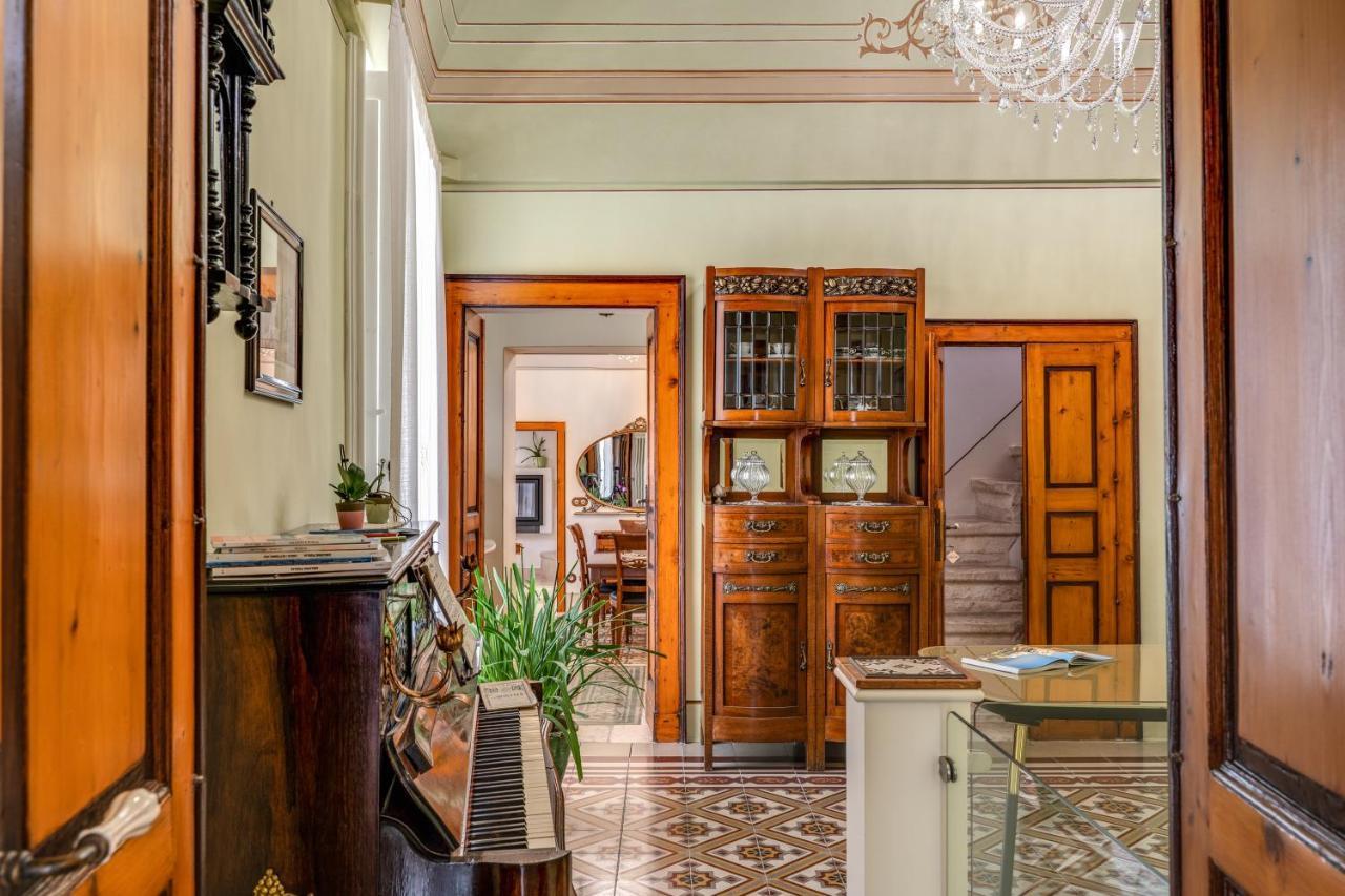 Palazzo Stunis - Dimora Di Charme Bed & Breakfast Ostuni Exterior foto