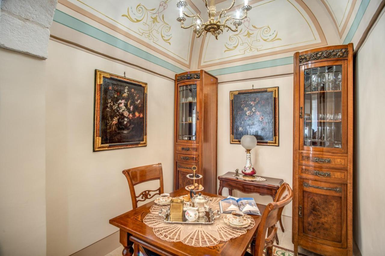 Palazzo Stunis - Dimora Di Charme Bed & Breakfast Ostuni Exterior foto