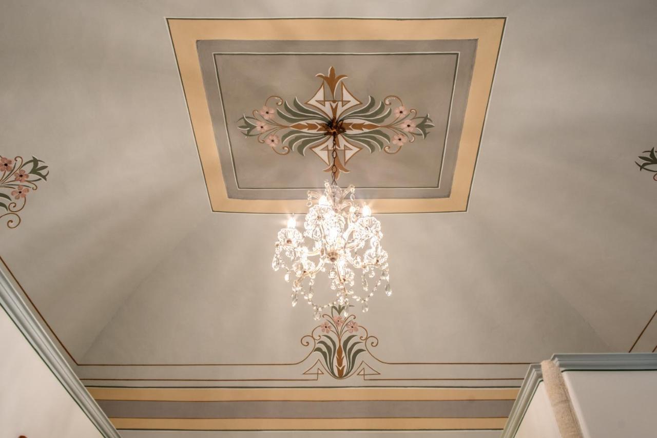 Palazzo Stunis - Dimora Di Charme Bed & Breakfast Ostuni Exterior foto