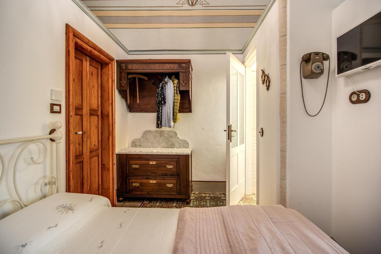 Palazzo Stunis - Dimora Di Charme Bed & Breakfast Ostuni Exterior foto