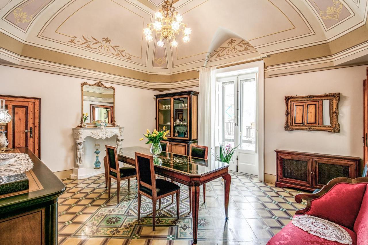 Palazzo Stunis - Dimora Di Charme Bed & Breakfast Ostuni Exterior foto