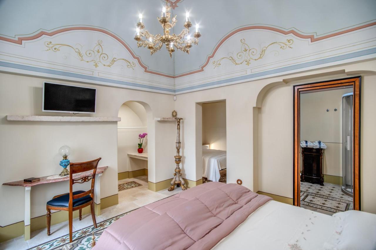 Palazzo Stunis - Dimora Di Charme Bed & Breakfast Ostuni Exterior foto