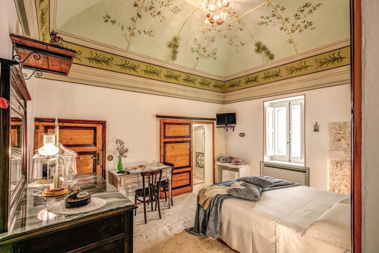 Palazzo Stunis - Dimora Di Charme Bed & Breakfast Ostuni Exterior foto