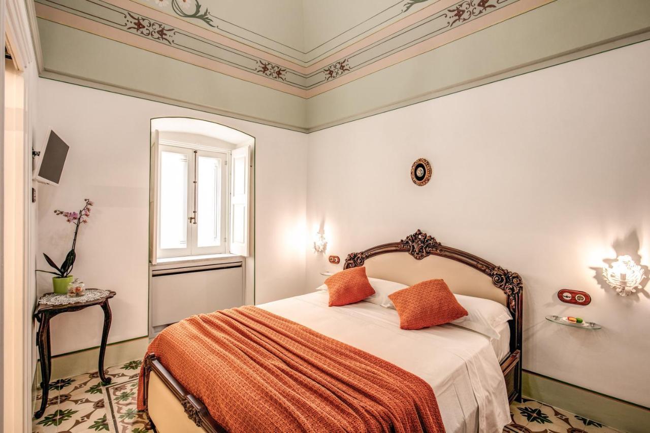 Palazzo Stunis - Dimora Di Charme Bed & Breakfast Ostuni Exterior foto
