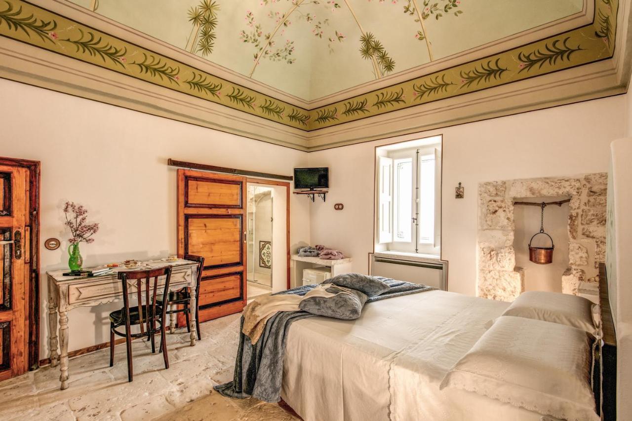 Palazzo Stunis - Dimora Di Charme Bed & Breakfast Ostuni Exterior foto