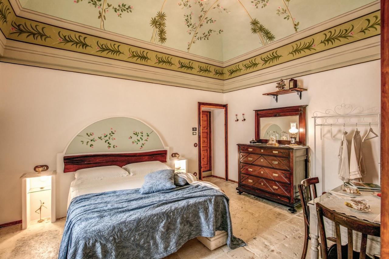 Palazzo Stunis - Dimora Di Charme Bed & Breakfast Ostuni Exterior foto