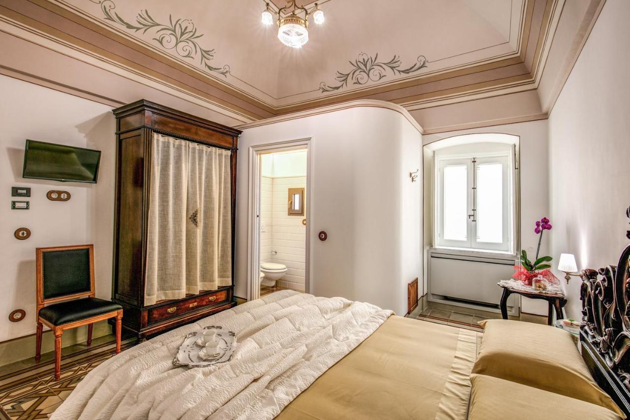 Palazzo Stunis - Dimora Di Charme Bed & Breakfast Ostuni Exterior foto