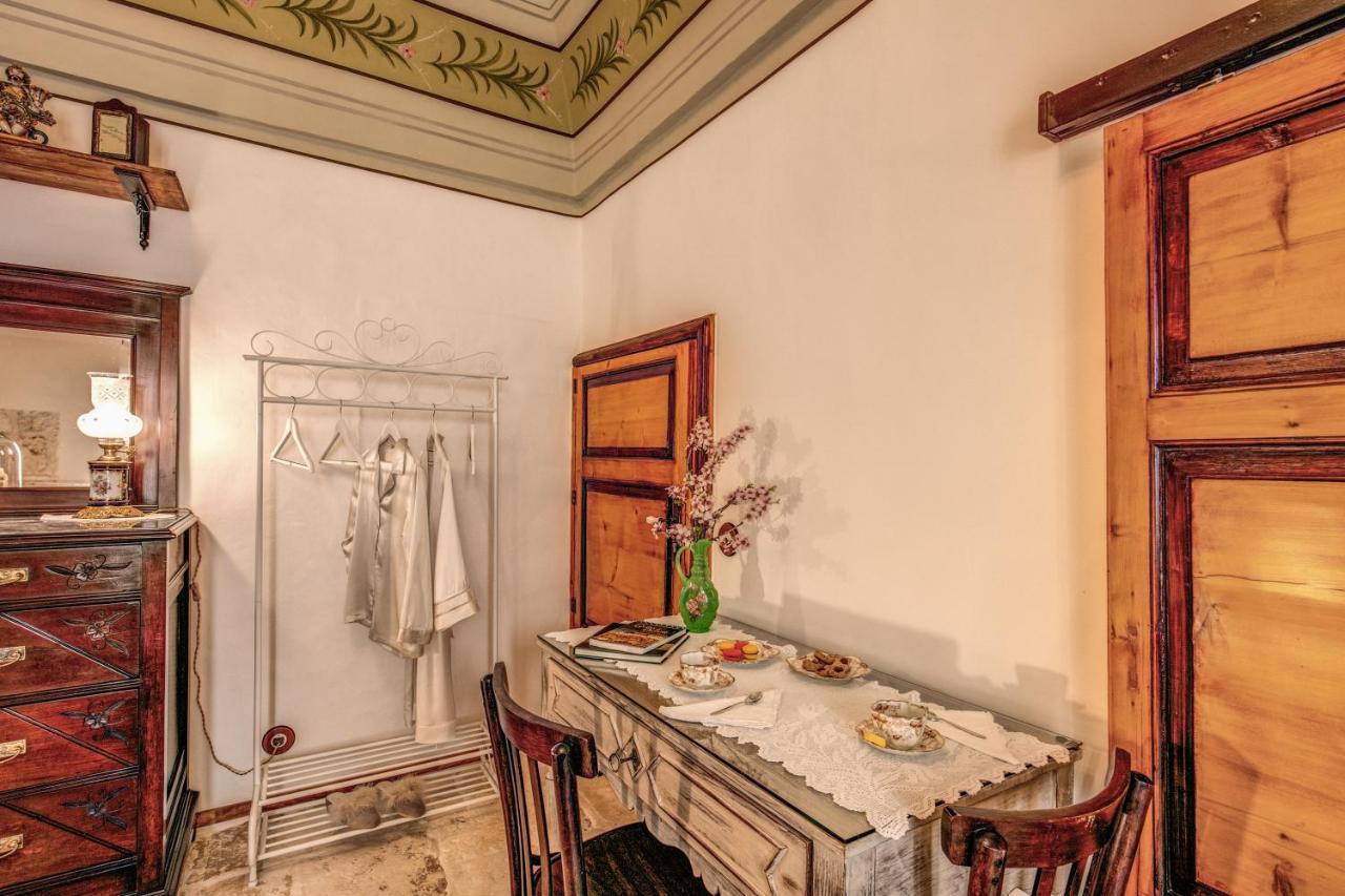 Palazzo Stunis - Dimora Di Charme Bed & Breakfast Ostuni Exterior foto